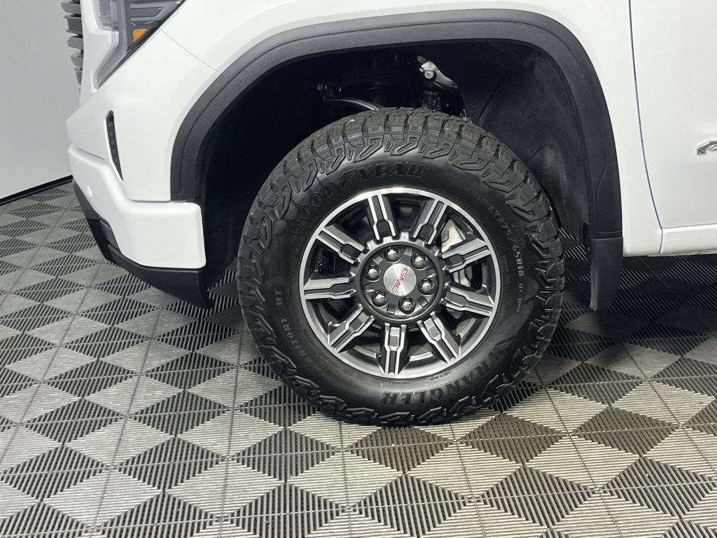 Used 2025 GMC Sierra 1500 AT4 image 11