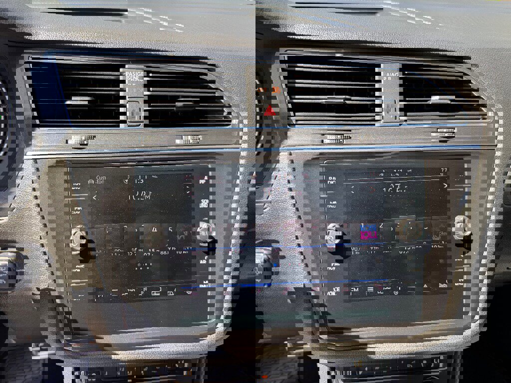 Used 2021 Volkswagen Tiguan SE image 16