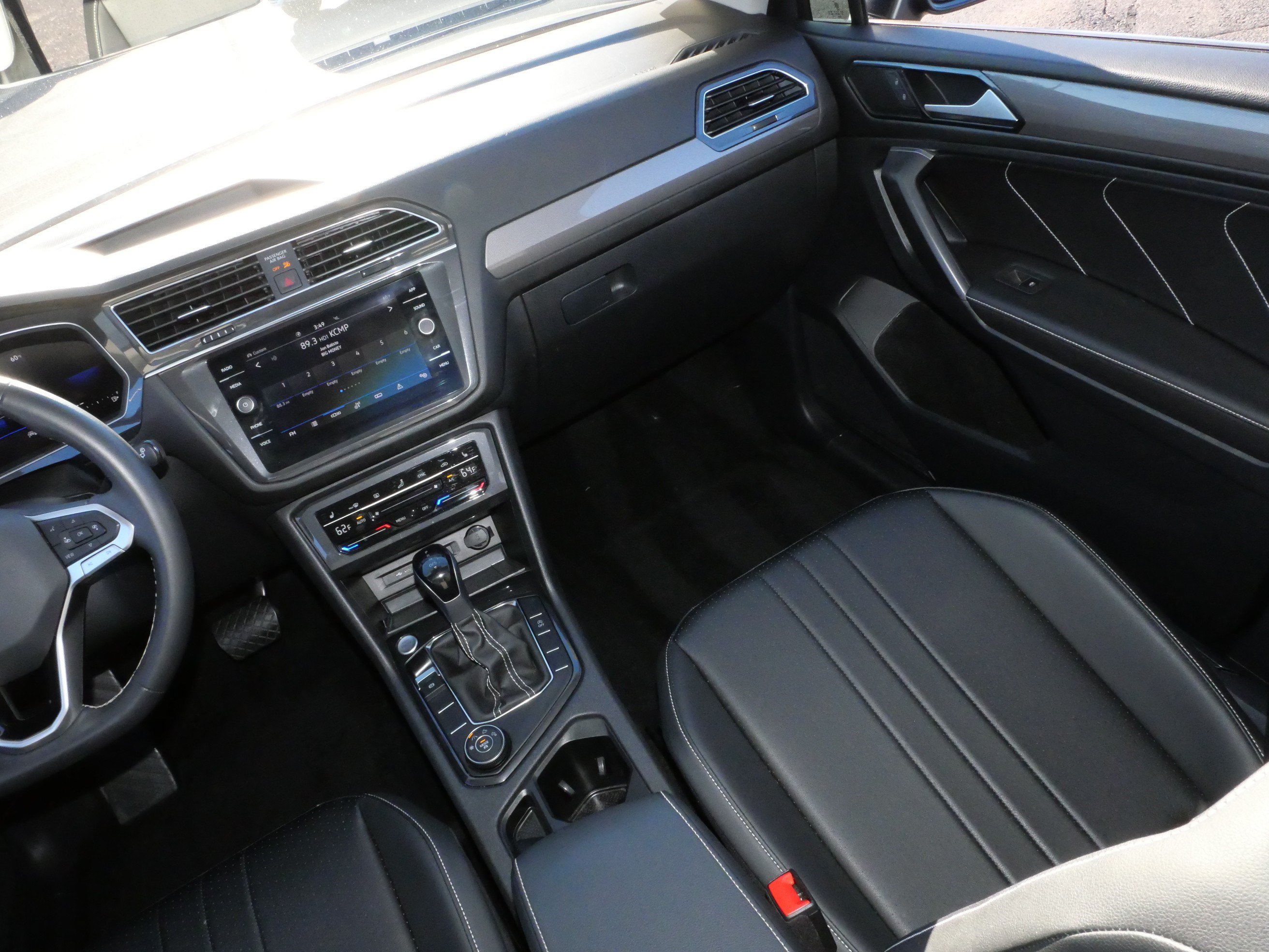 Certified 2023 Volkswagen Tiguan SE w/ Panoramic Sunroof Package AWD/4WD image 11