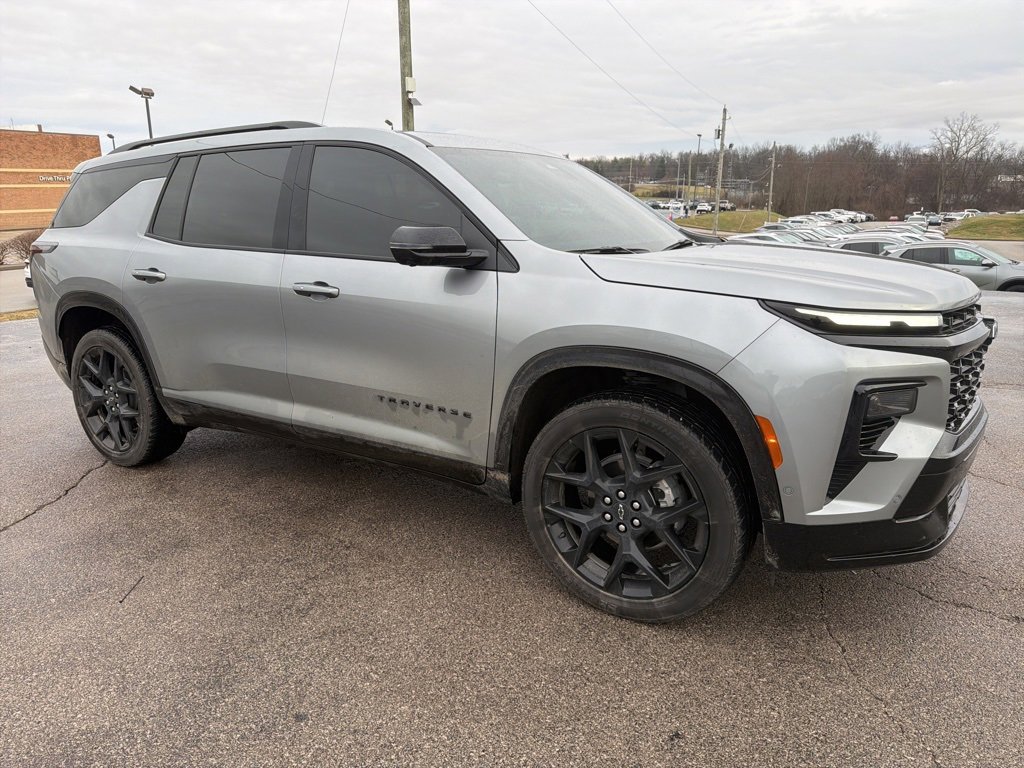 Used 2025 Chevrolet Traverse RS w/ LPO, Floor Liner Package image 3