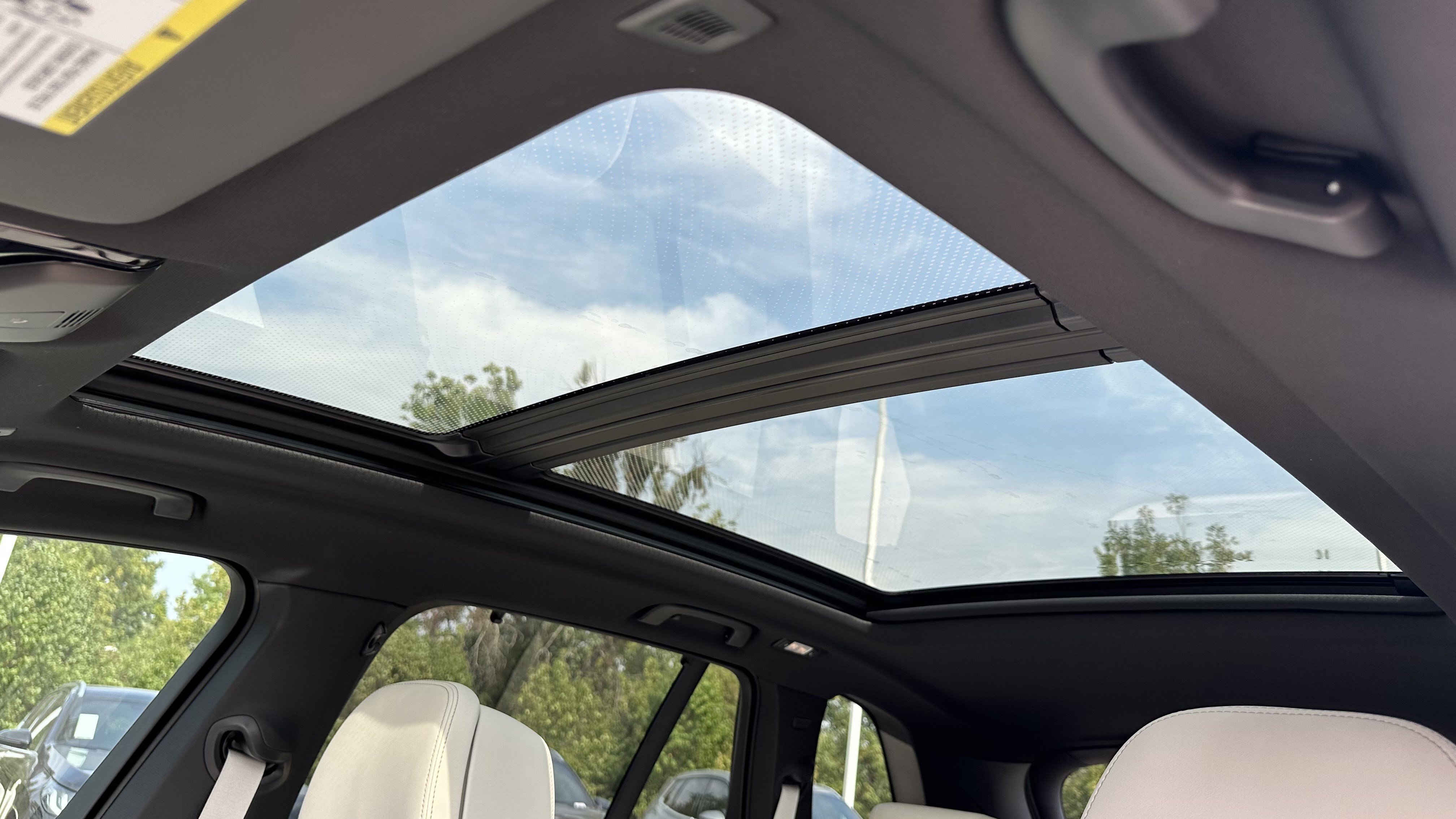 Used 2026 BMW X5 M60i w/ Executive Package image 26