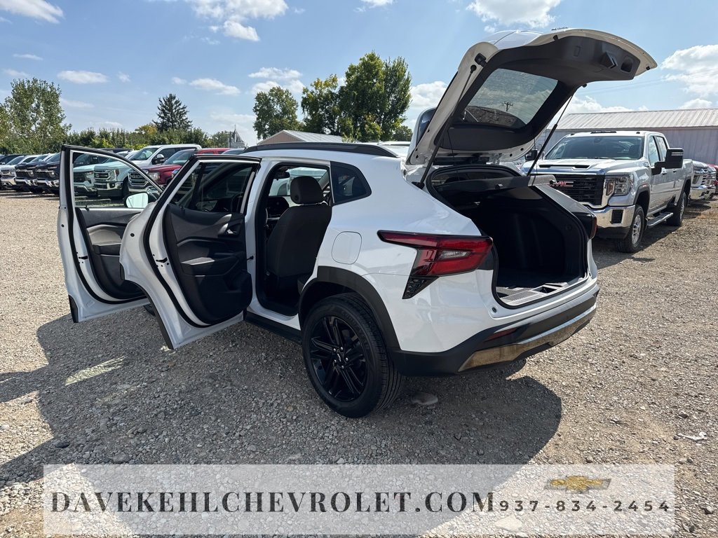 Used 2025 Chevrolet Trax ACTIV w/ Sunroof Package image 28