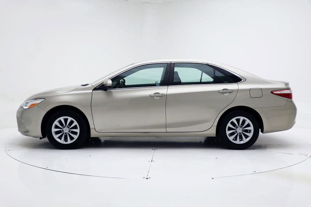 Used 2017 Toyota Camry LE FWD image 5