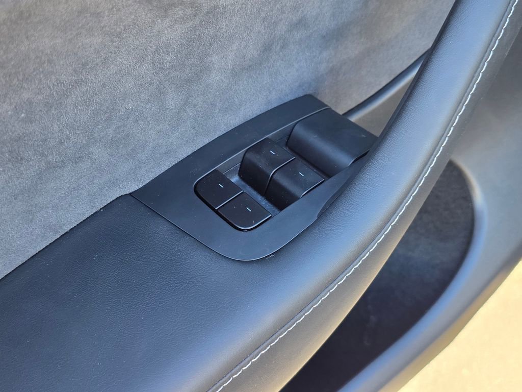 Used 2025 Tesla Model Y Performance image 22