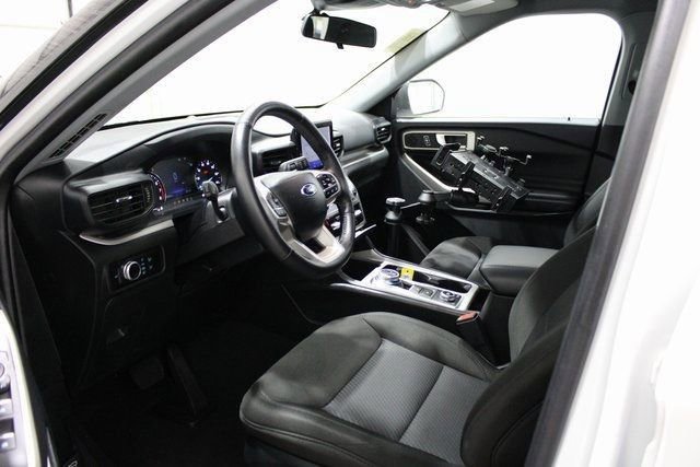 Used 2023 Ford Explorer XLT image 3