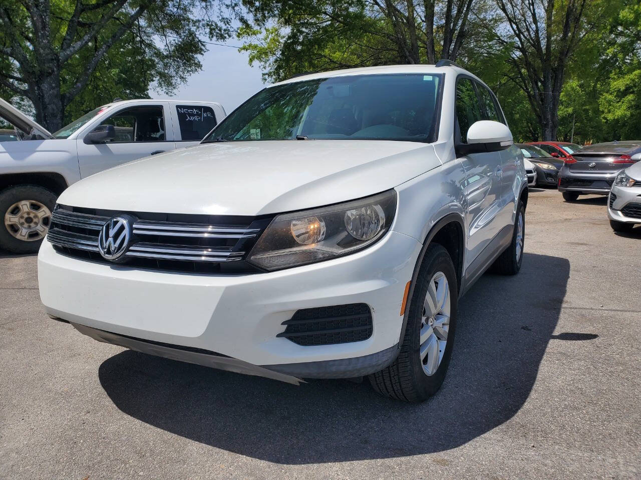 Used 2015 Volkswagen Tiguan S FWD image 3
