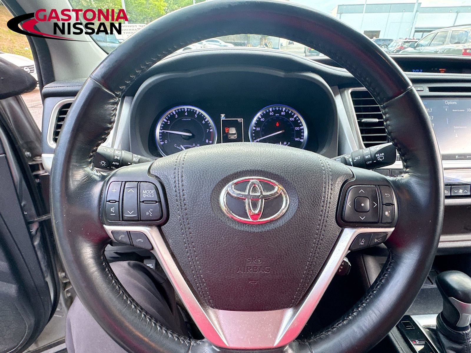 Used 2018 Toyota Highlander XLE FWD image 14