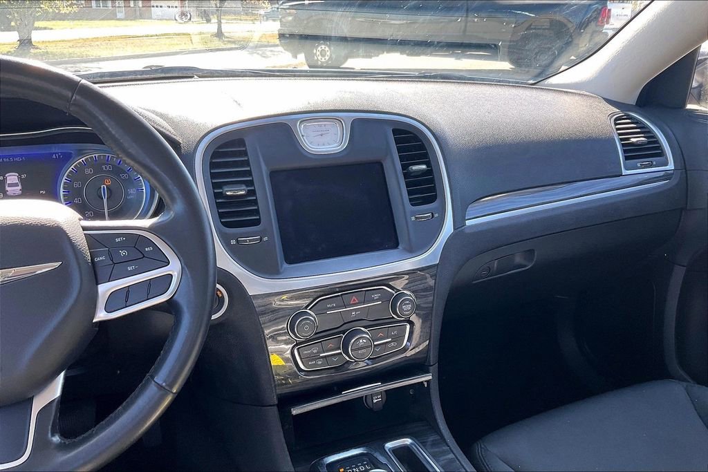 Used 2019 Chrysler 300 Touring w/ Sport Appearance Package image 5