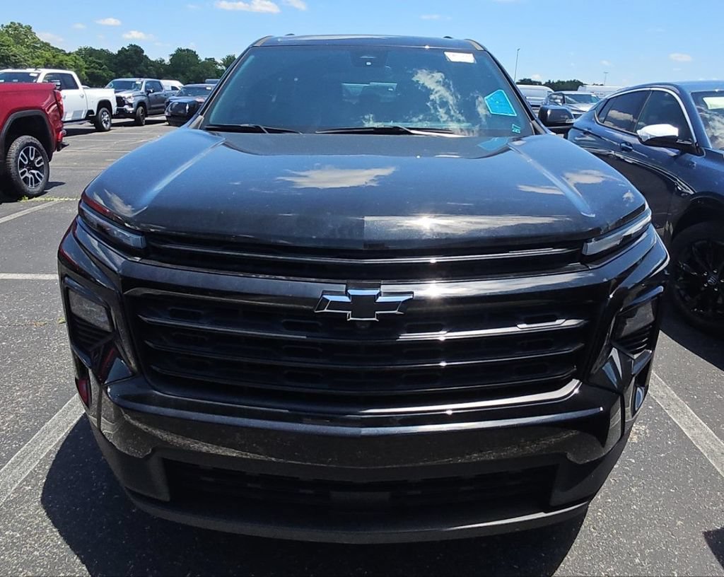 Used 2024 Chevrolet Traverse LT w/ Midnight/Sport Edition FWD image 8