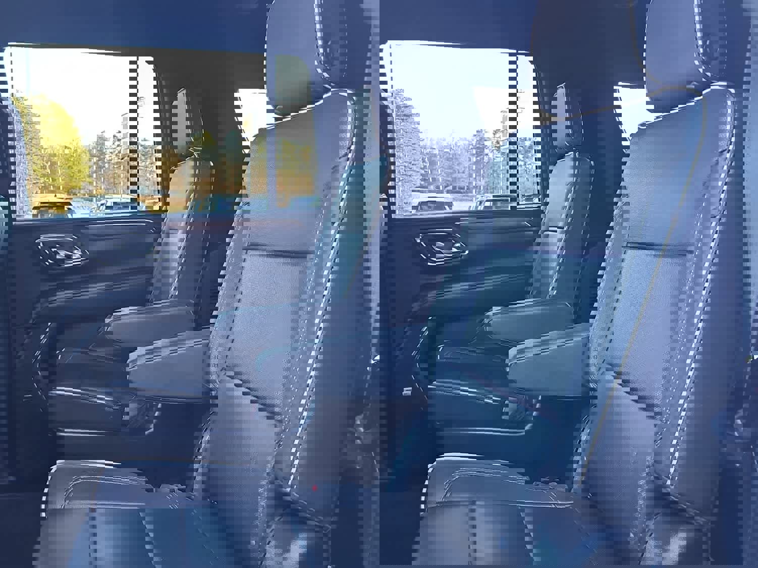 Used 2023 Chevrolet Suburban Premier image 32