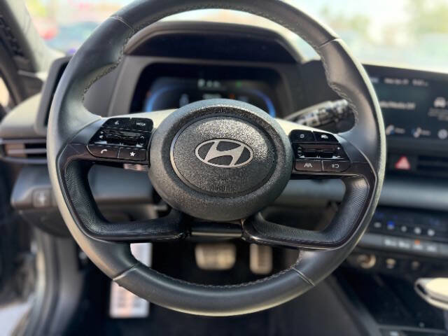 Used 2025 Hyundai Elantra Sport FWD image 12