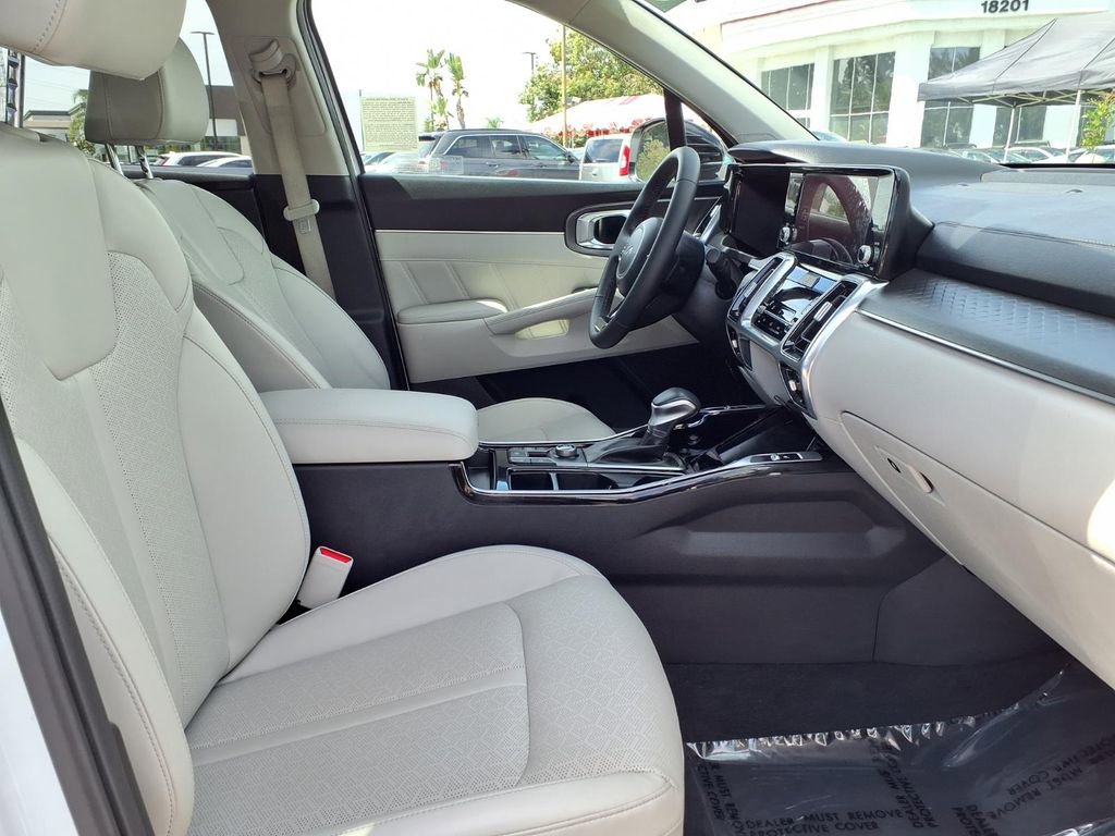 Certified 2023 Kia Sorento SX image 10