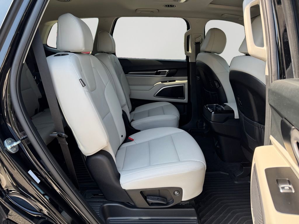 Used 2025 Kia Telluride S FWD image 13