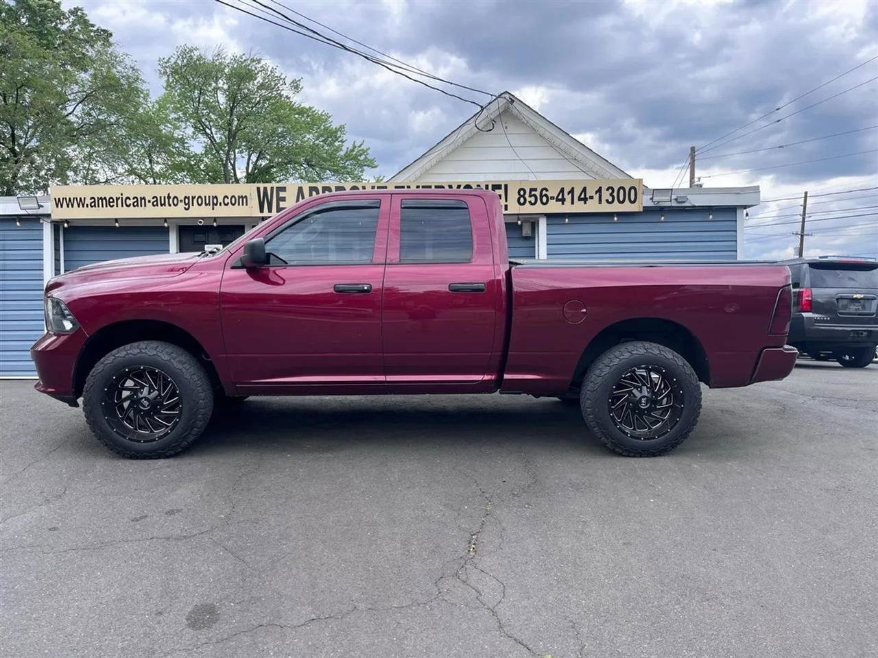 Used 2017 RAM 1500 Express w/ Express Value Package AWD/4WD image 3