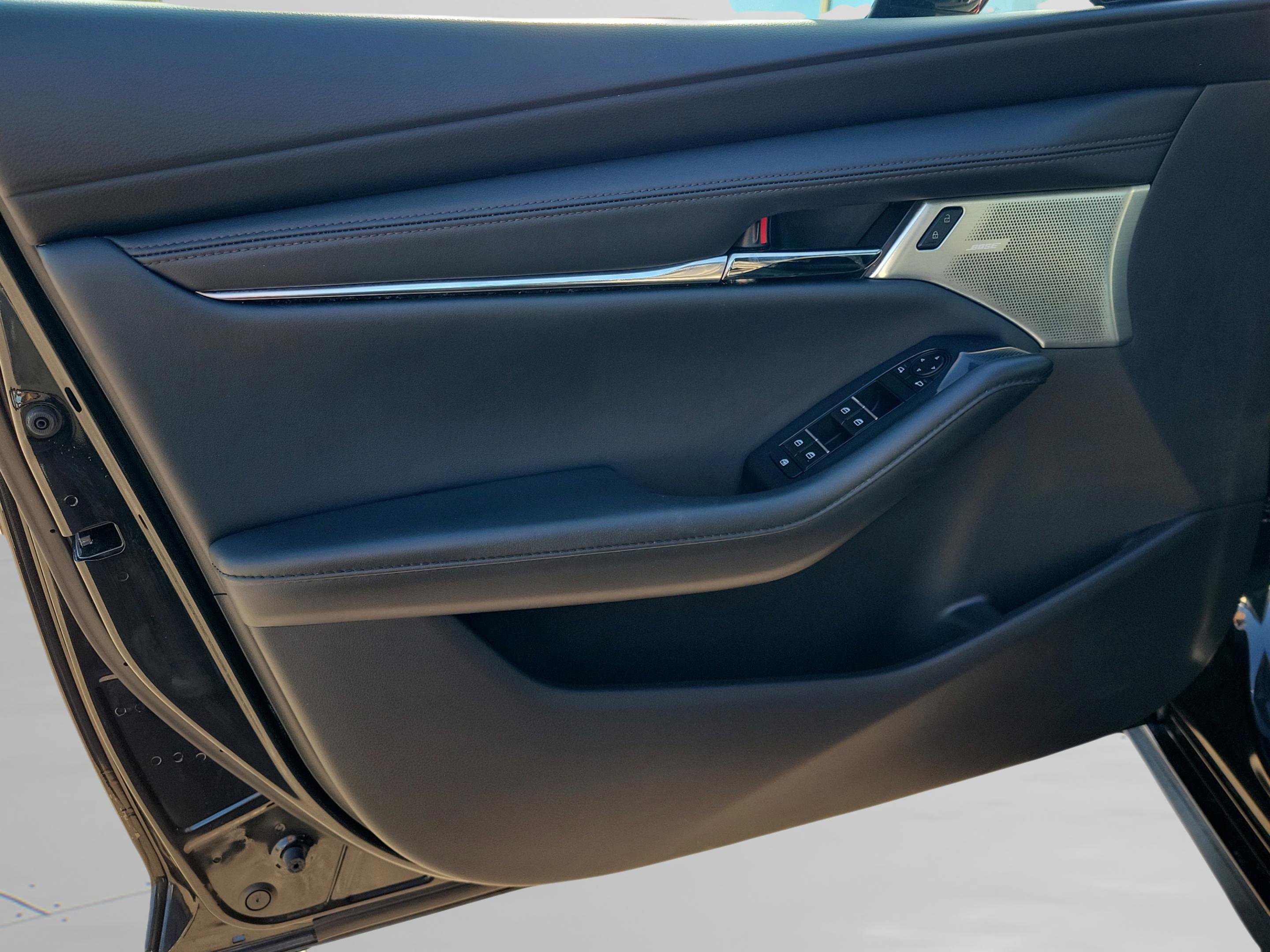 Used 2022 MAZDA MAZDA3 s image 22