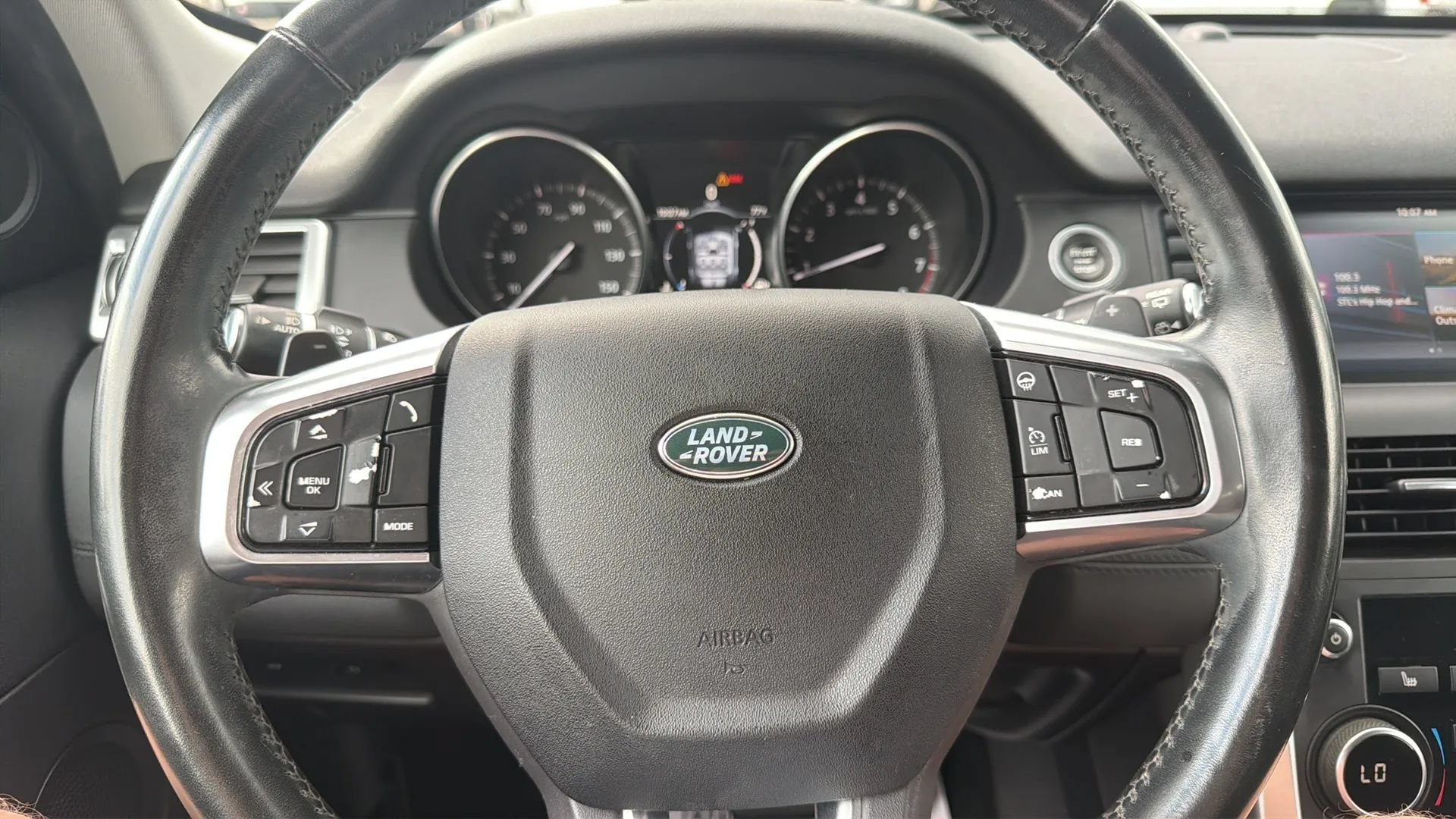 Used 2017 Land Rover Discovery Sport SE AWD/4WD image 14