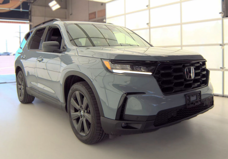 Used 2025 Honda Pilot Sport image 4