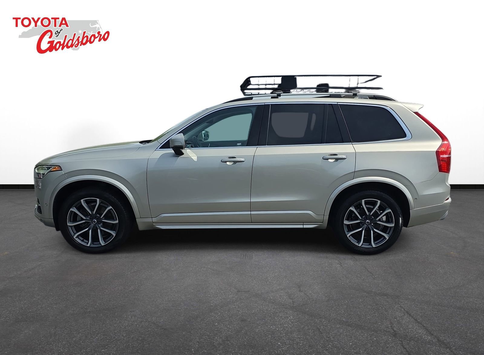 Used 2018 Volvo XC90 T6 Momentum w/ Convenience Package AWD/4WD image 8
