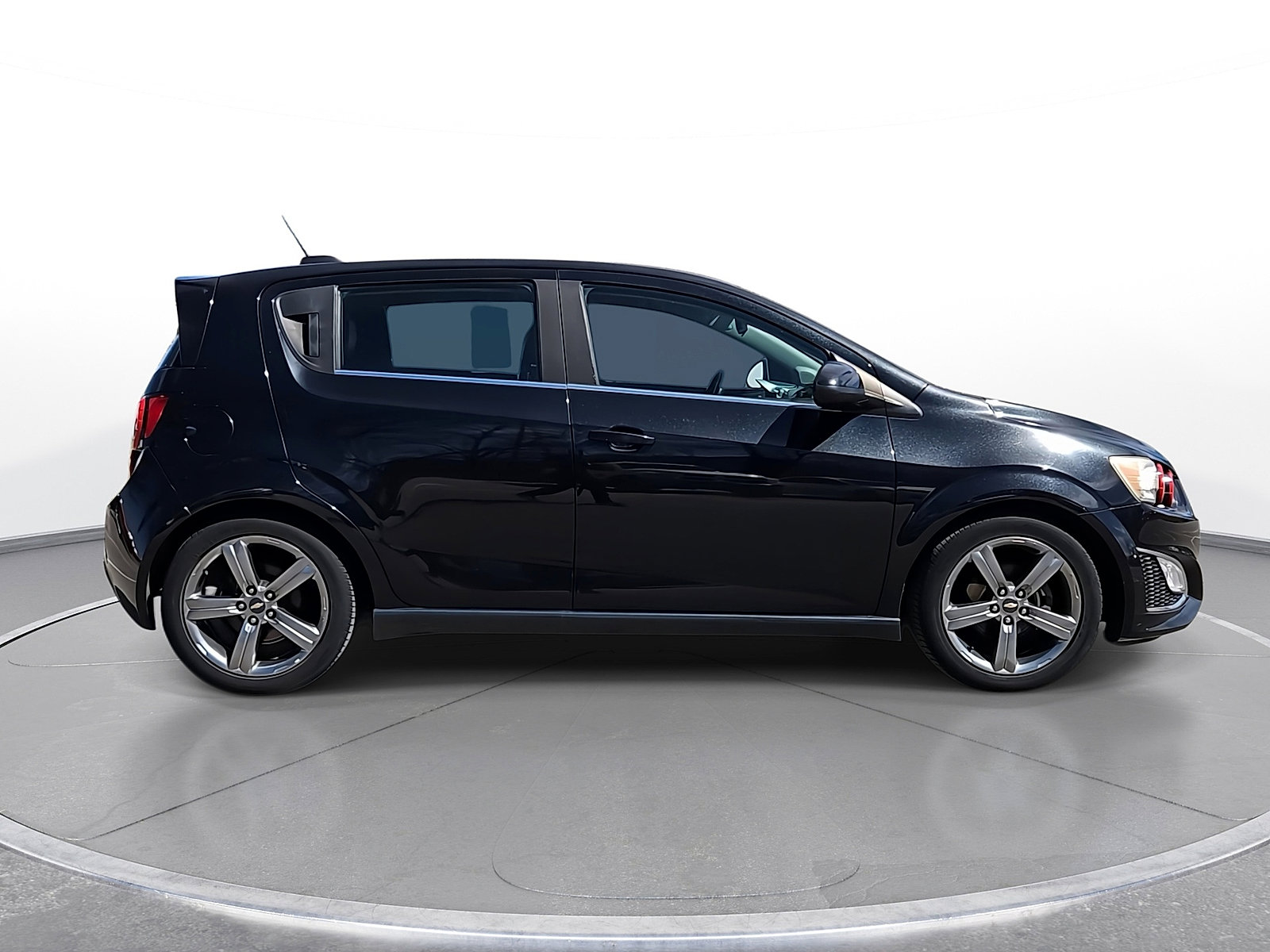 Used 2015 Chevrolet Sonic RS w/ Advanced Safety Package FWD image 9