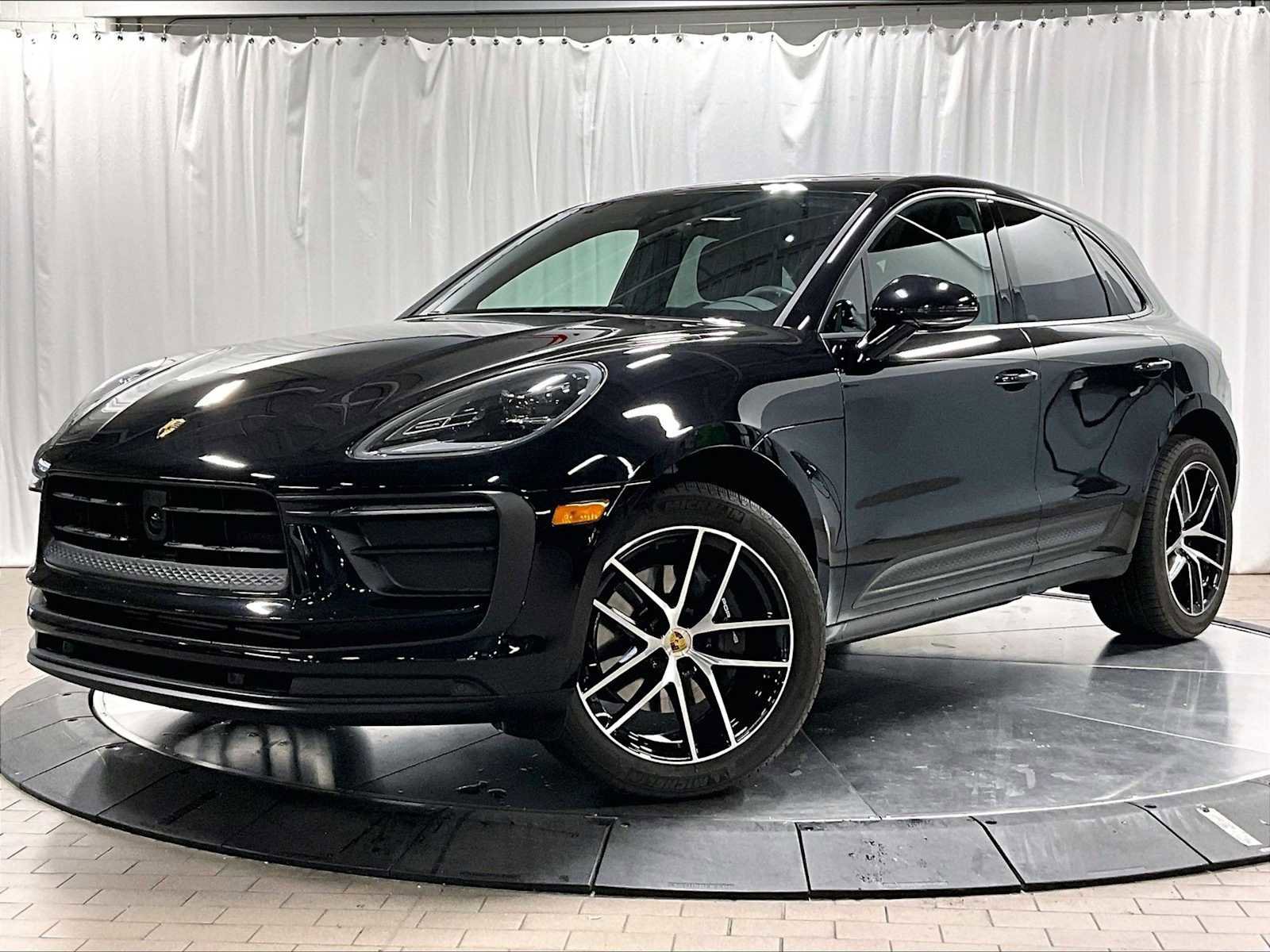 Used 2025 Porsche Macan image 1