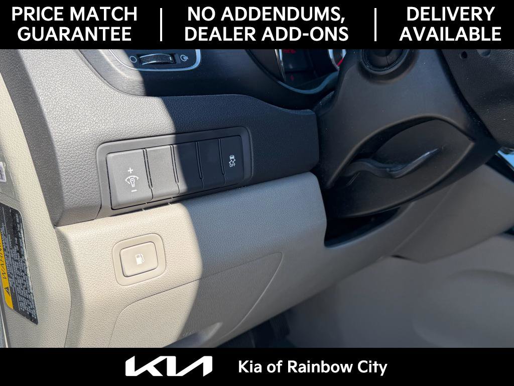 Used 2016 Kia Sedona L FWD image 11