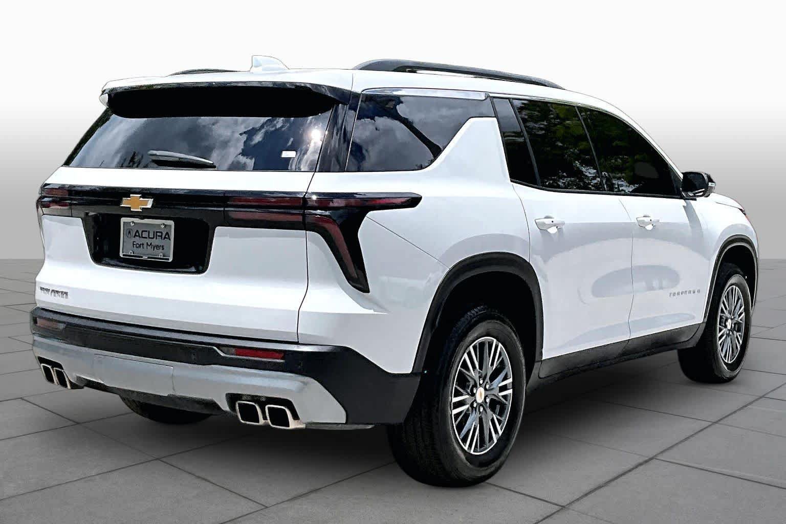 Used 2025 Chevrolet Traverse LT w/ Driver Confidence Package FWD image 13