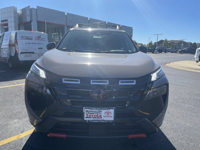 Used 2025 Nissan Rogue SV AWD/4WD image 11