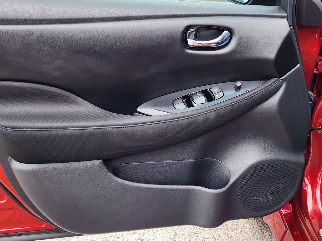 Certified 2025 Nissan Leaf SV Plus FWD image 20