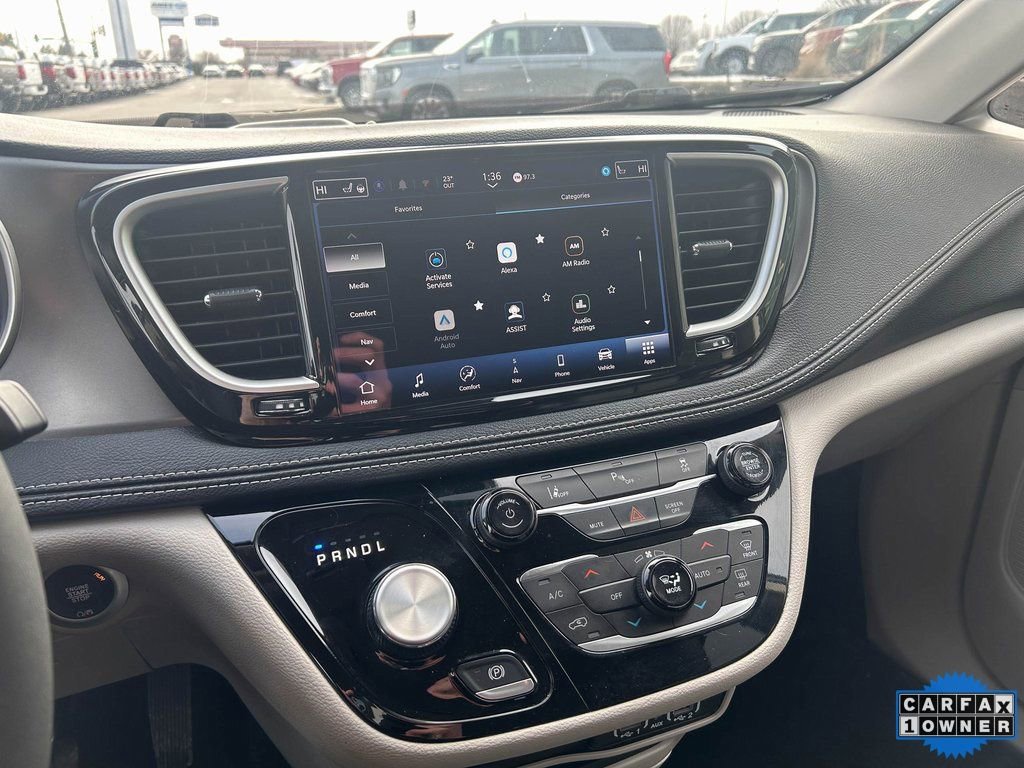 Used 2024 Chrysler Pacifica Select image 26