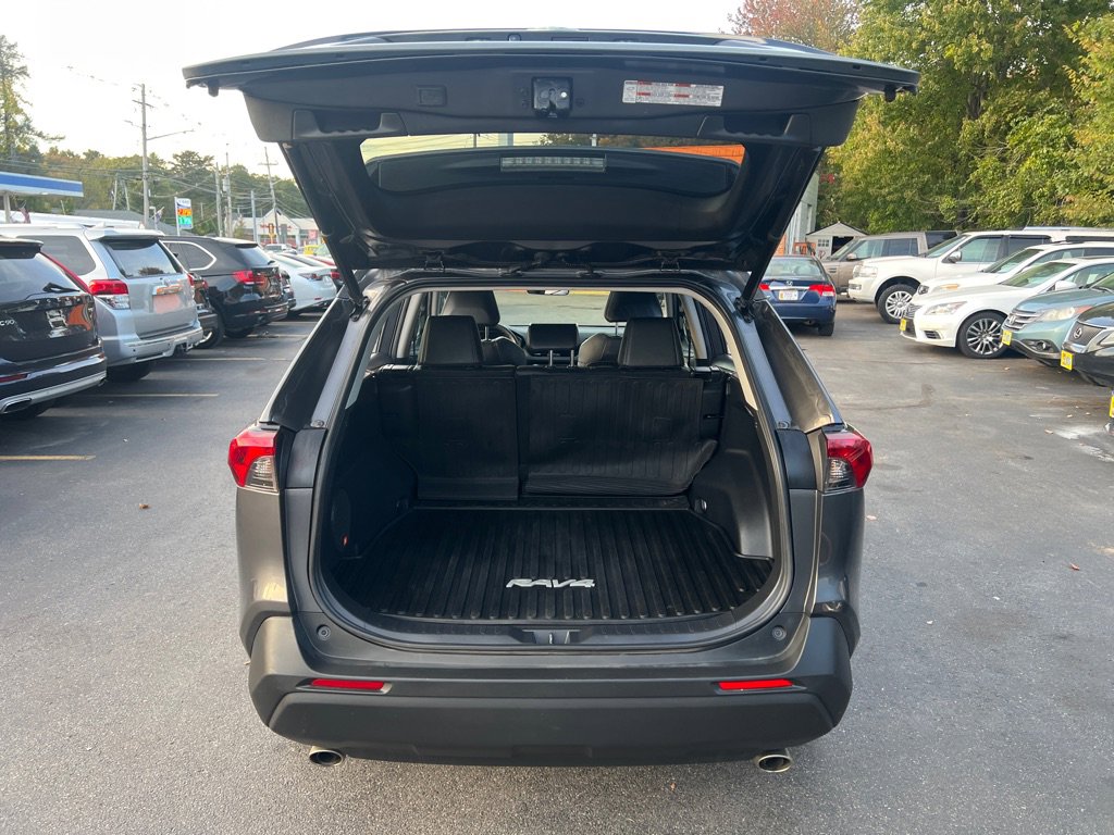 Used 2021 Toyota RAV4 XLE Premium image 5