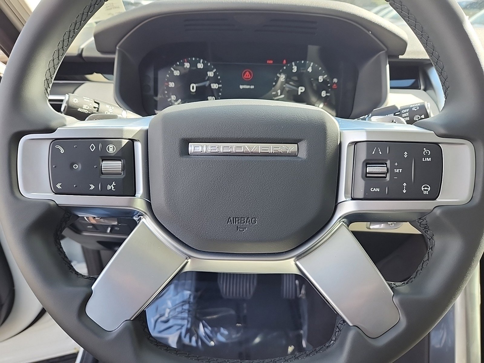 Certified 2025 Land Rover Discovery S image 18