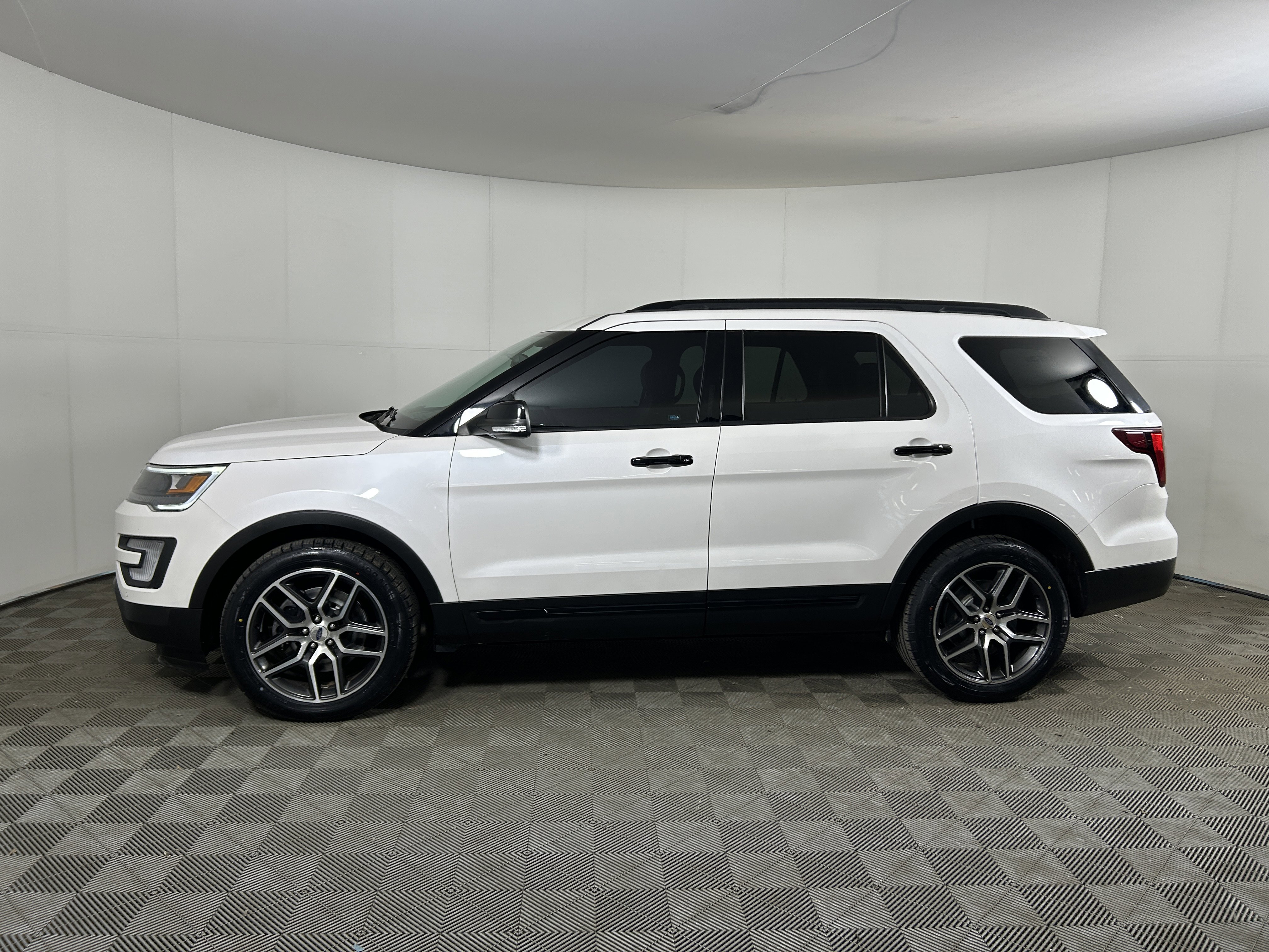 Used 2017 Ford Explorer Sport AWD/4WD image 7