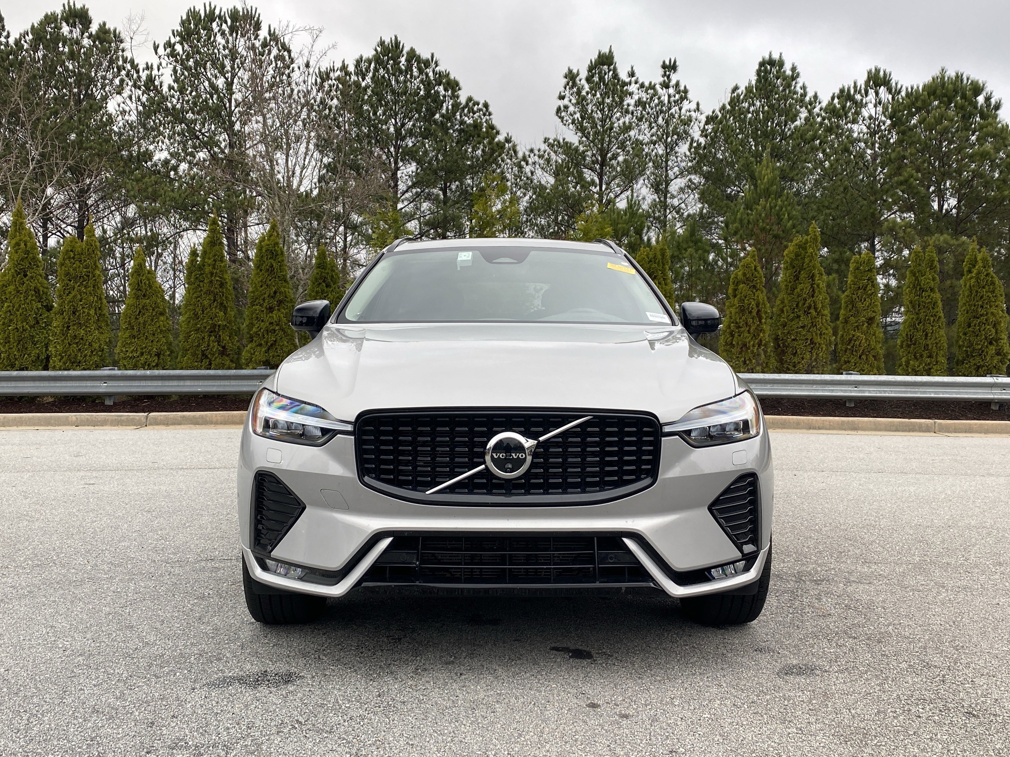 Used 2025 Volvo XC60 B5 Plus image 12