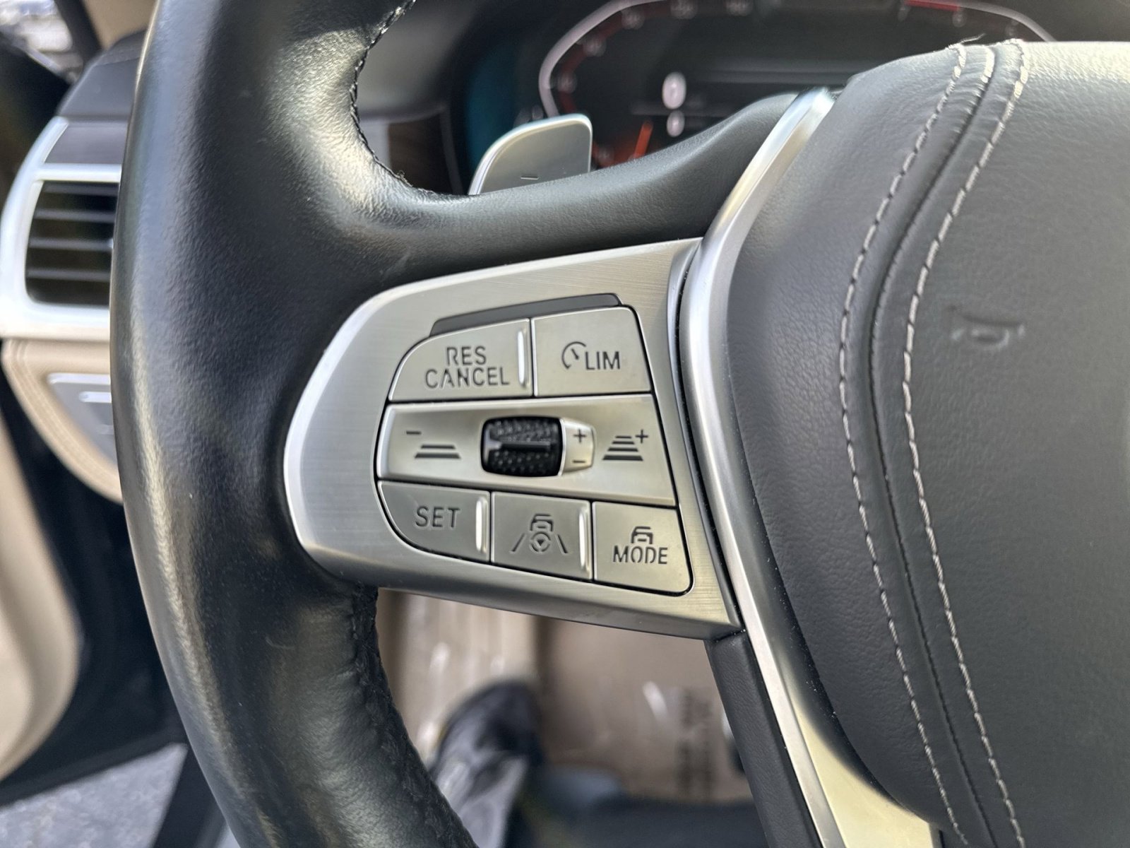 Used 2020 BMW 750i xDrive w/ Autobahn Package image 16