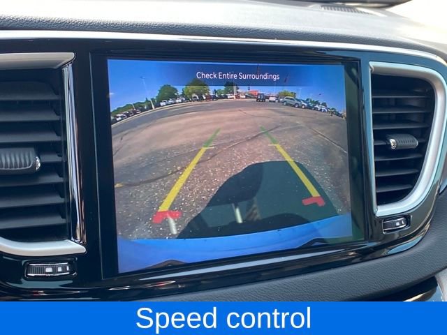 Used 2024 Chrysler Pacifica Touring-L image 10