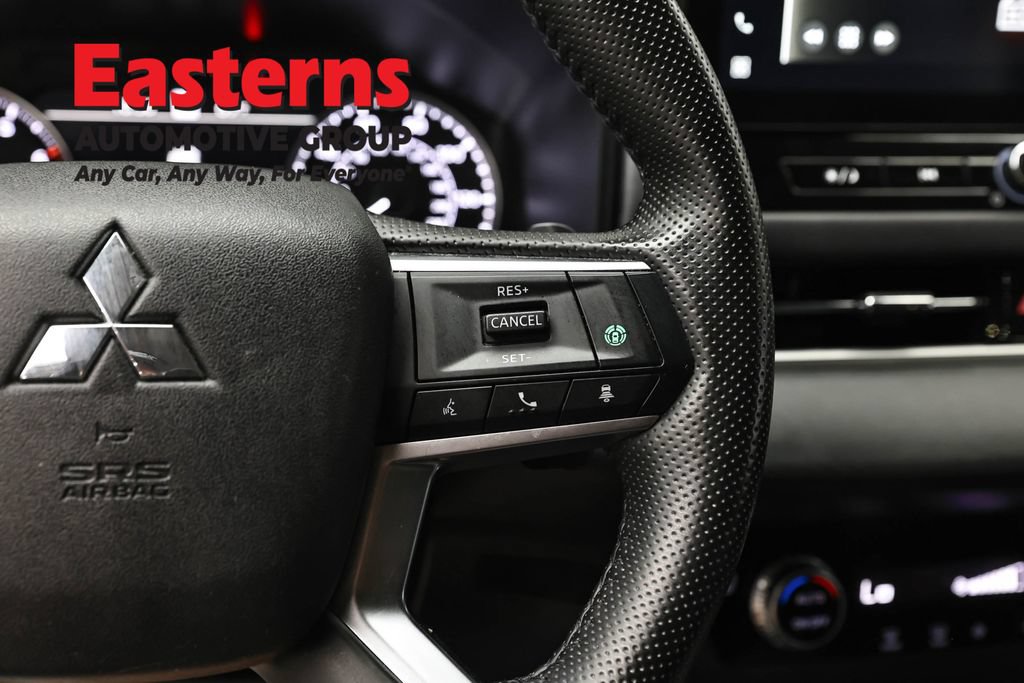 Used 2025 Mitsubishi Outlander SE AWD/4WD image 18
