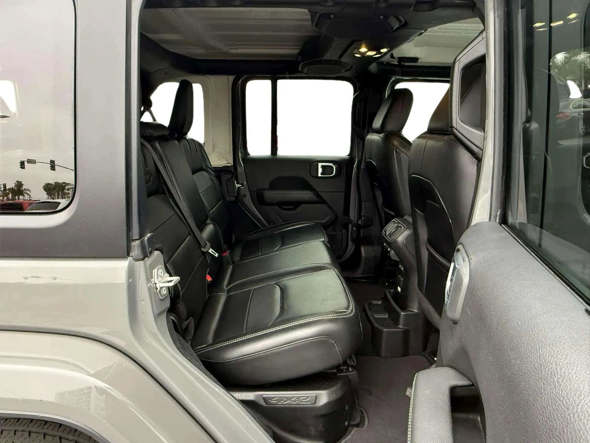 Used 2023 Jeep Wrangler Unlimited Sahara image 20