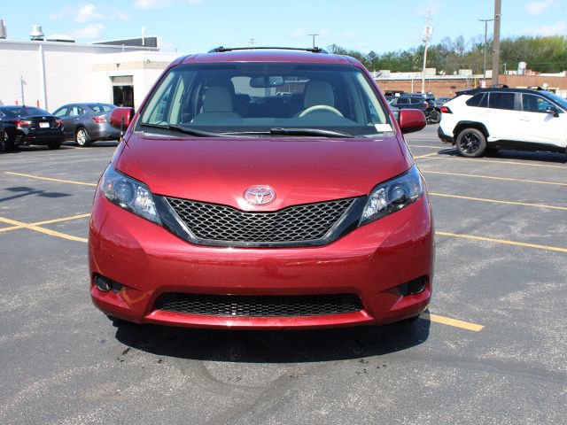 Used 2012 Toyota Sienna LE w/ Towing Pkg AWD/4WD image 3