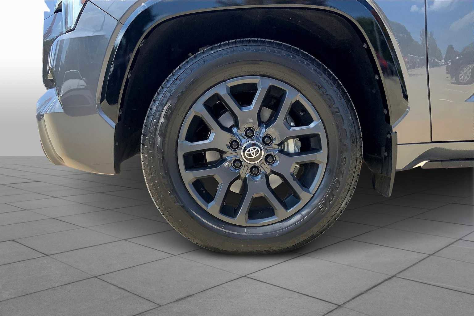 Used 2025 Toyota Sequoia Platinum image 10