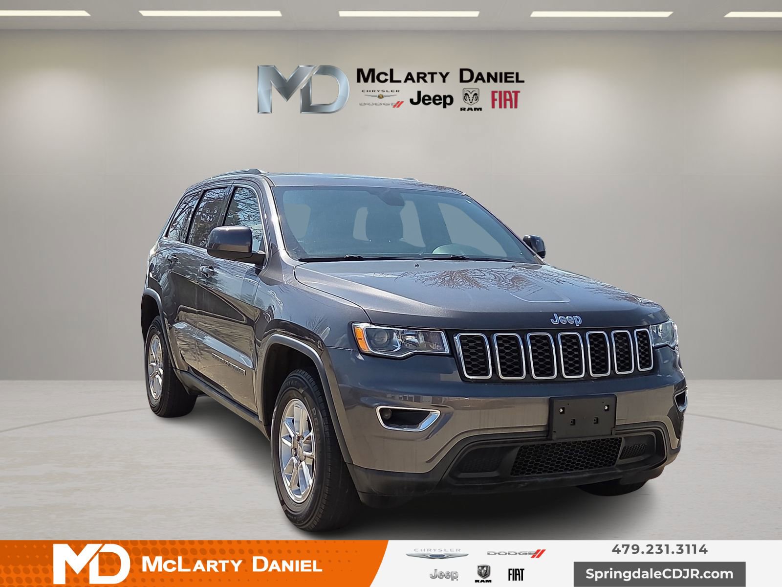 Used 2020 Jeep Grand Cherokee Laredo image 1
