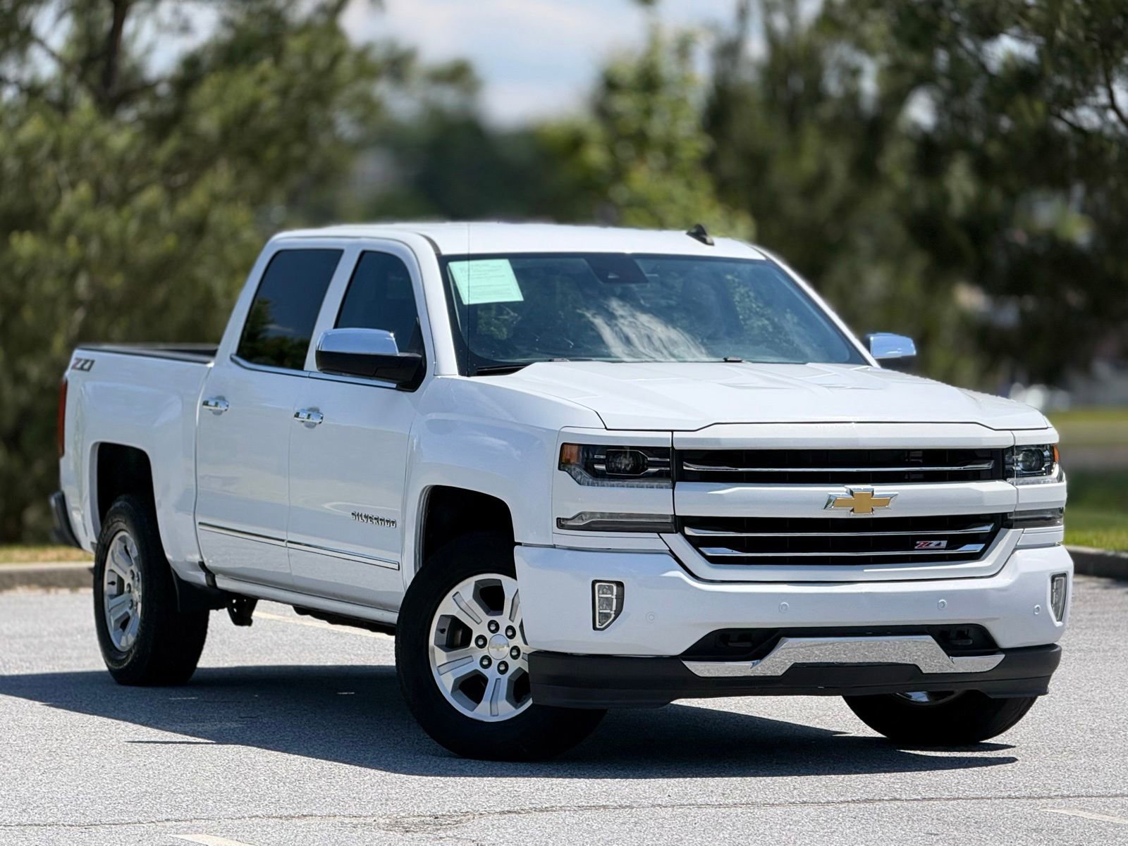 Used 2018 Chevrolet Silverado 1500 LTZ Z71 w/ LTZ Plus Package AWD/4WD image 12