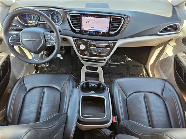 Used 2023 Chrysler Pacifica Touring-L image 22