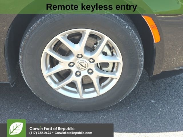 Used 2024 Chrysler Pacifica Touring-L image 4