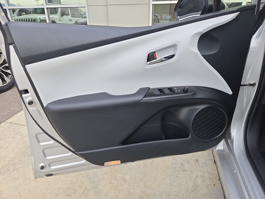 Used 2021 Toyota Prius LE AWD/4WD image 12
