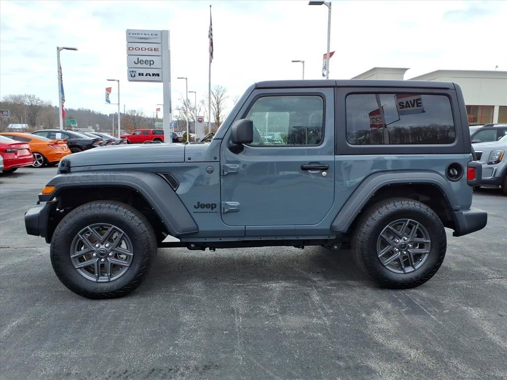Used 2024 Jeep Wrangler Sport image 9