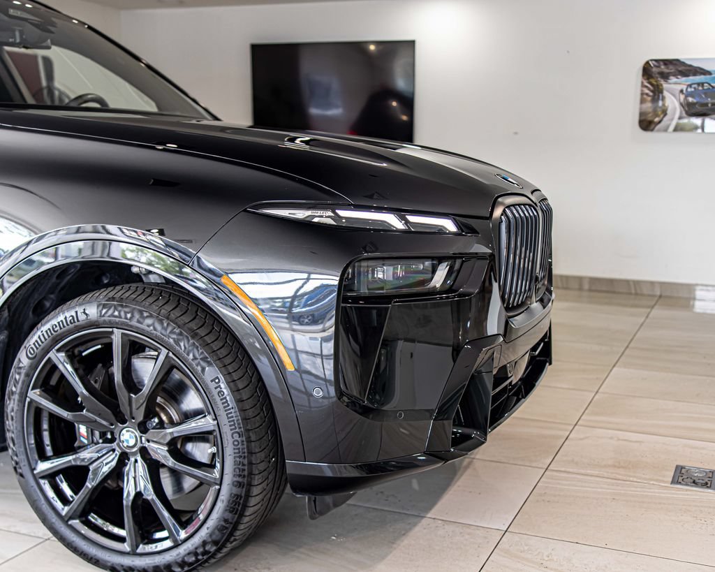 Used 2026 BMW X7 xDrive40i w/ M Sport Package AWD/4WD image 3