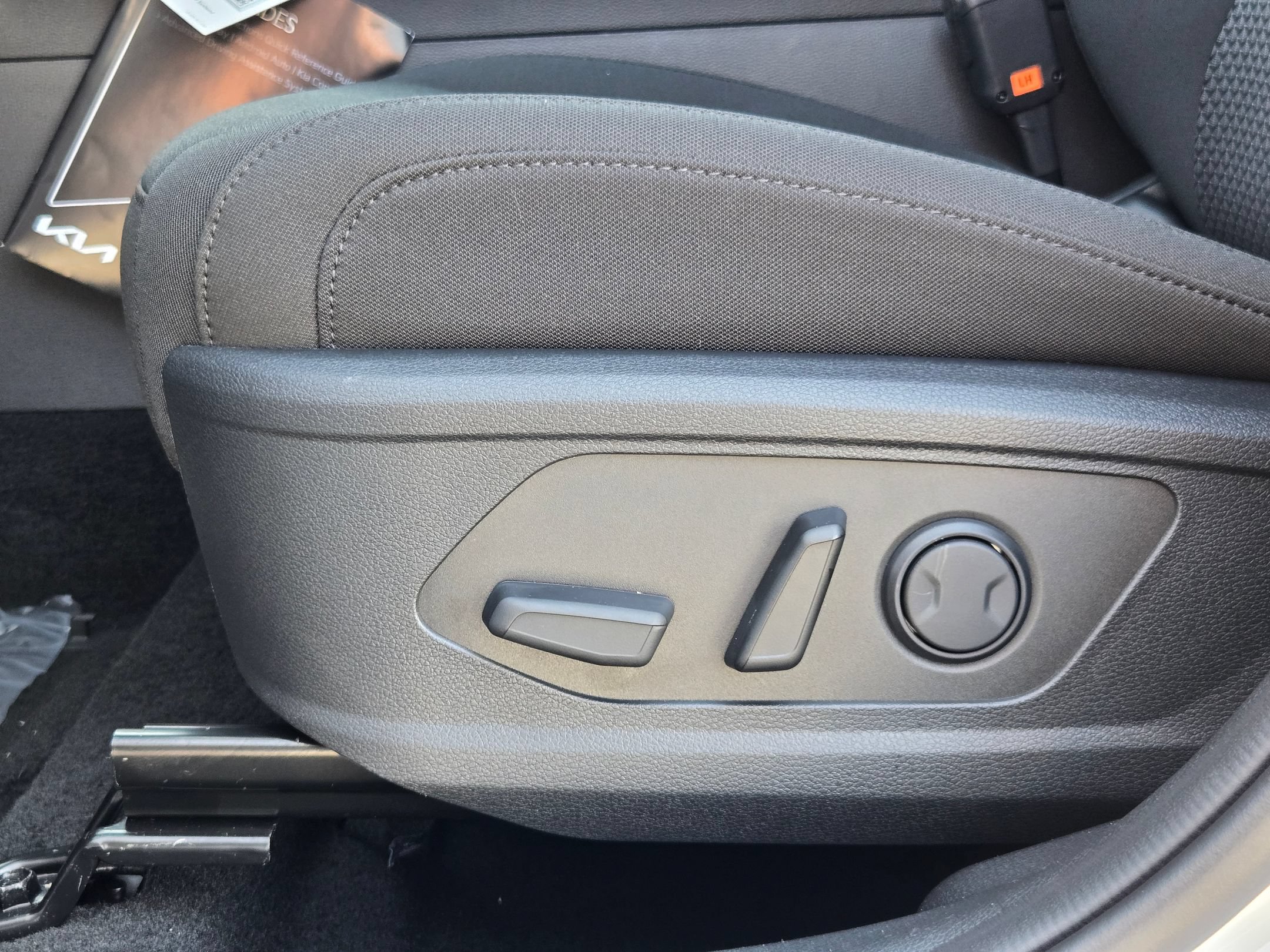New 2026 Kia Sportage LX w/ LX Convenience Package FWD image 18