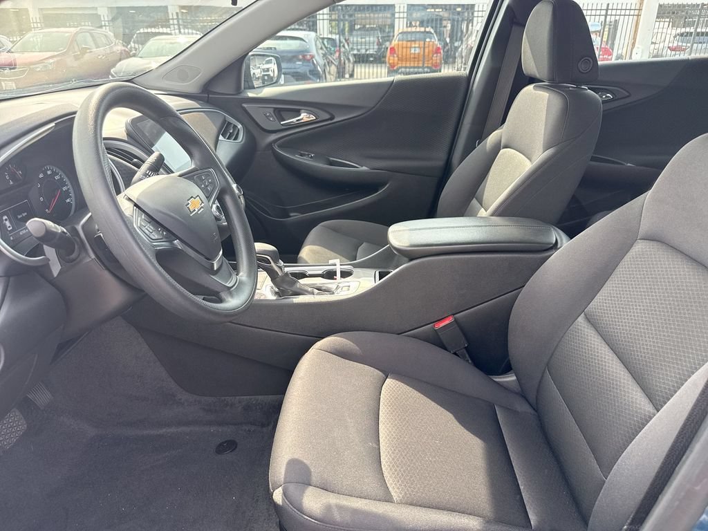 Used 2025 Chevrolet Malibu LT FWD image 23