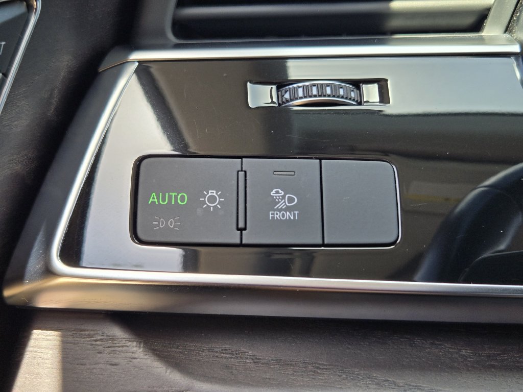 Used 2021 Audi Q8 Premium Plus w/ Premium Plus Package AWD/4WD image 28
