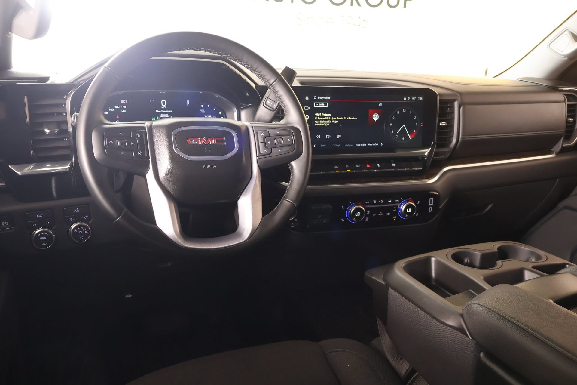 Used 2025 GMC Sierra 1500 Elevation AWD/4WD image 2